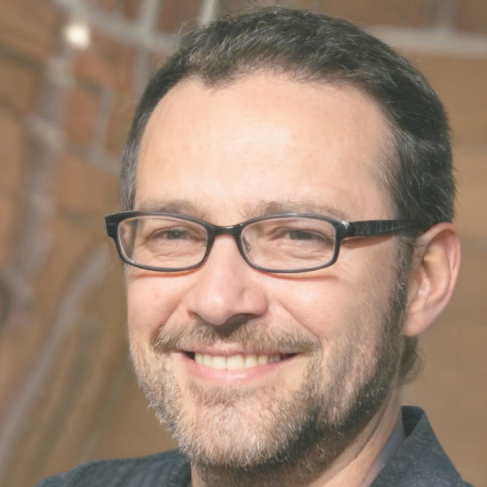 Portrait de Marc Dubois, investisseur prospère